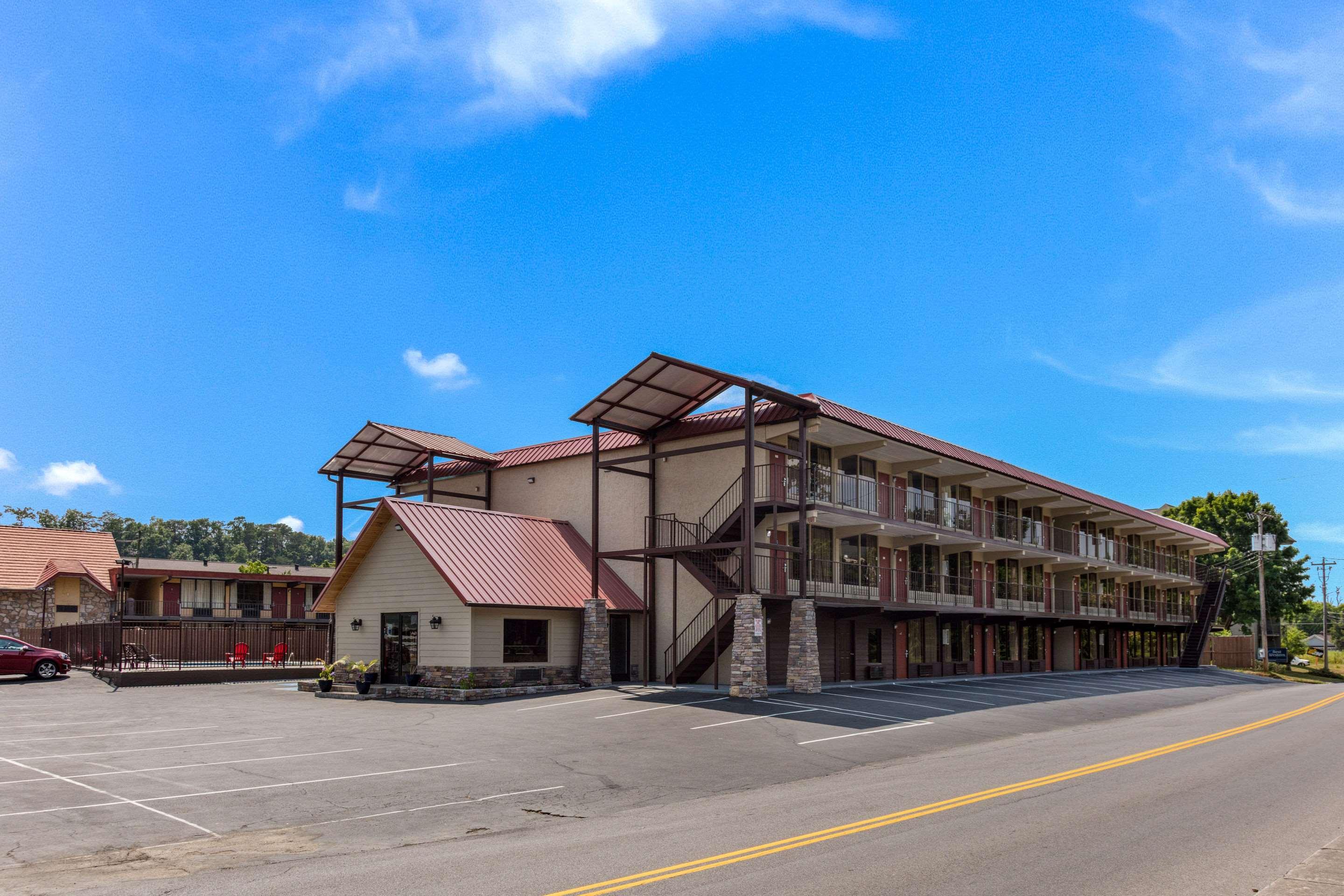 Econo Hotel 2*